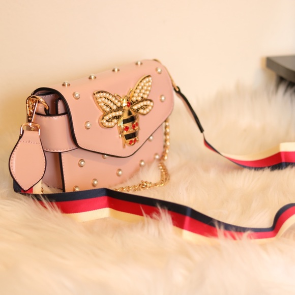 🌸 Soft Pink Pearl Bee CrossBody Bag ✨ - Picture 2 of 8